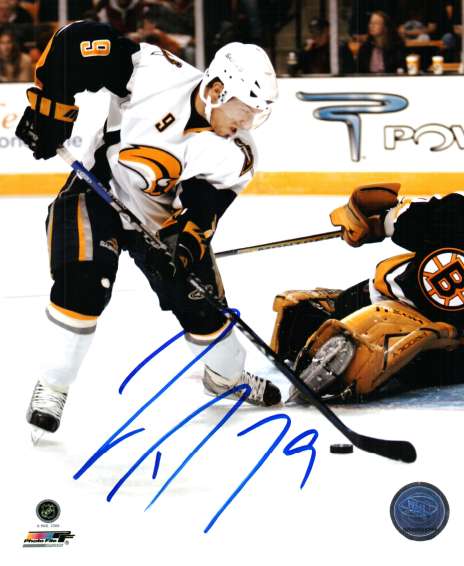 Autographed DEREK ROY 8x10 Buffalo Sabres Photo