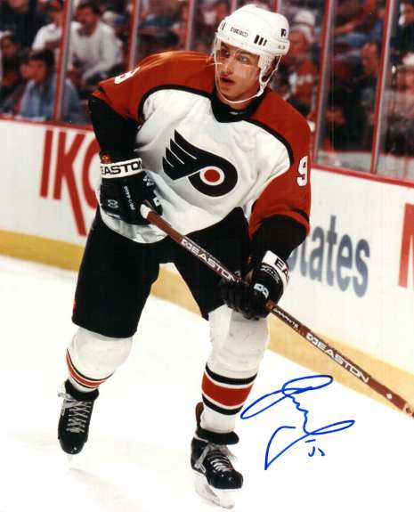 Autographed DAINIUS ZUBRUS 8X10 Philadelphia Flyers Photo