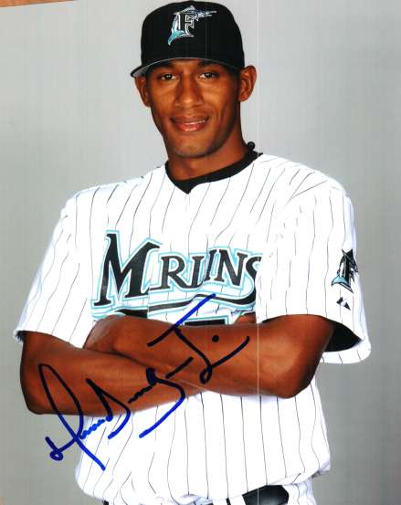 AUTOGRAPHED 8X10 photo HARVEY GARCIA Florida Marlins