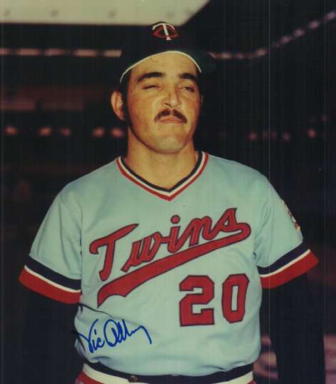 AUTOGRAPHED VIC ALBURY 8x10 Minnesota Twins photo