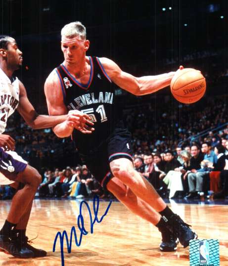 Autographed MICHAEL DOLEAC 8X10 Cleveland Cavaliers Photo