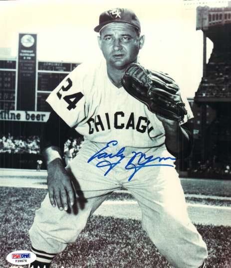 Autographed EARLY WYNN 8X10 CHICAGO WHITE SOX photo