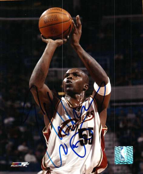 Autographed WALT WILLIAMS Cleveland Cavaliers photo