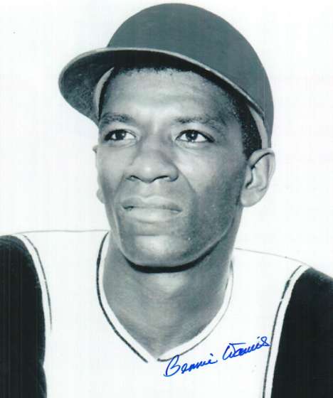 Autographed BENNIE DANIELS Photo - Pittsburgh Pirates