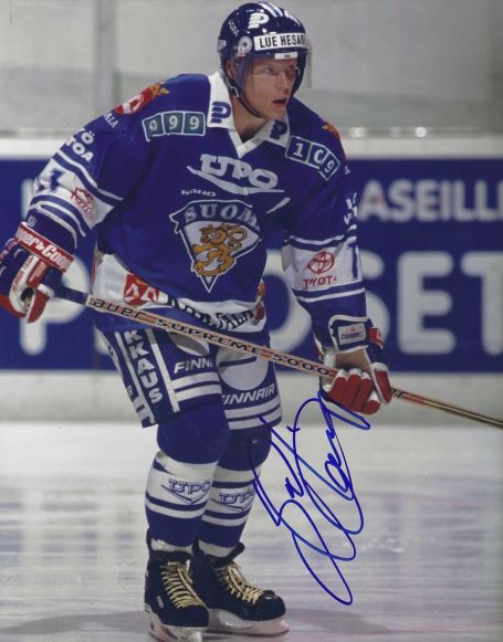 AUTOGRAPHED SAKU KOIVU Team Sweden Montreal Canadiens 8x10 Photo