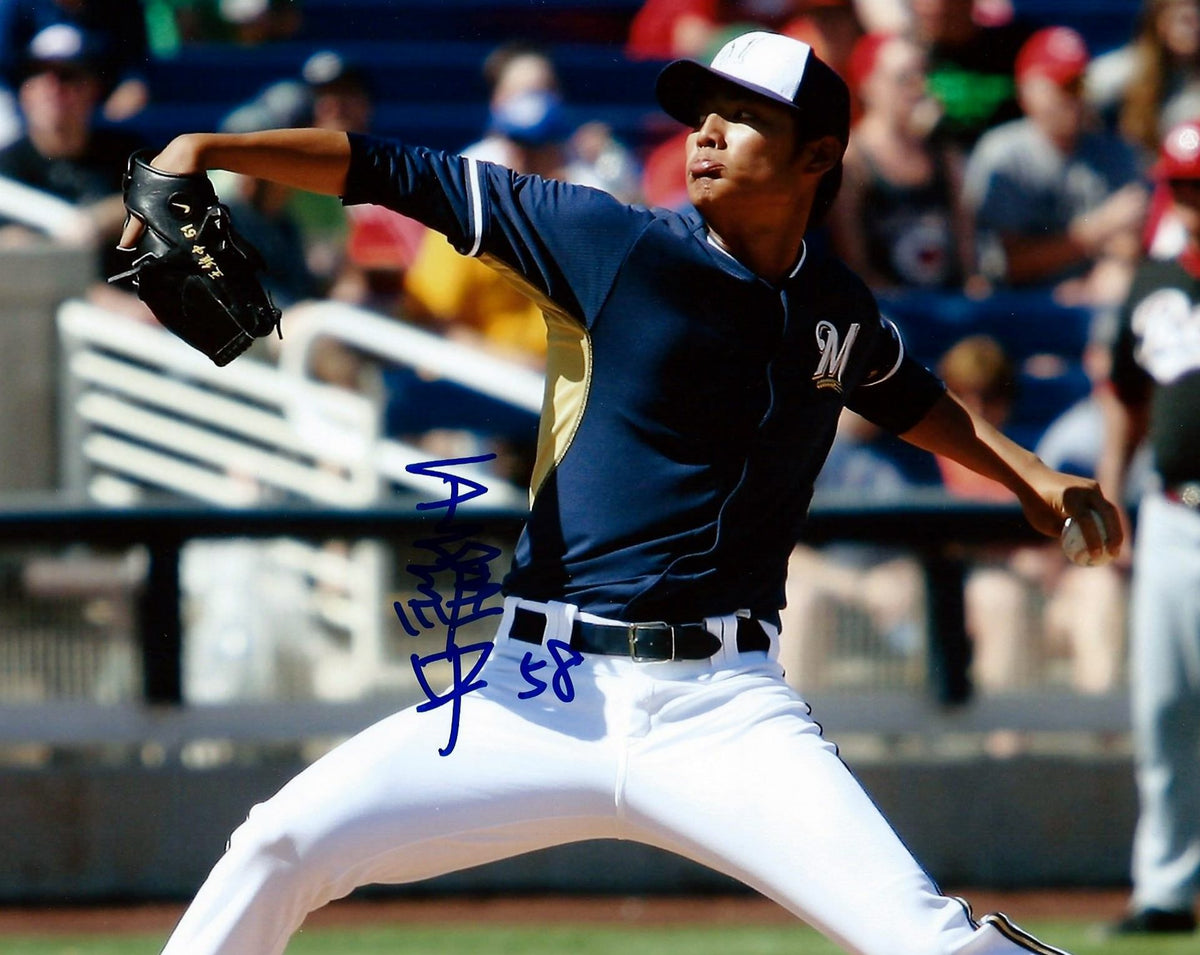 AUTOGRAPHED  Wei Chung Wang 8X10 photo Milwaukee Brewers
