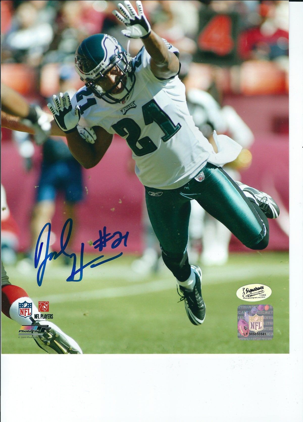 Autographed JOSELIO HANSON 8X10 Philadelphia Eagles Photo