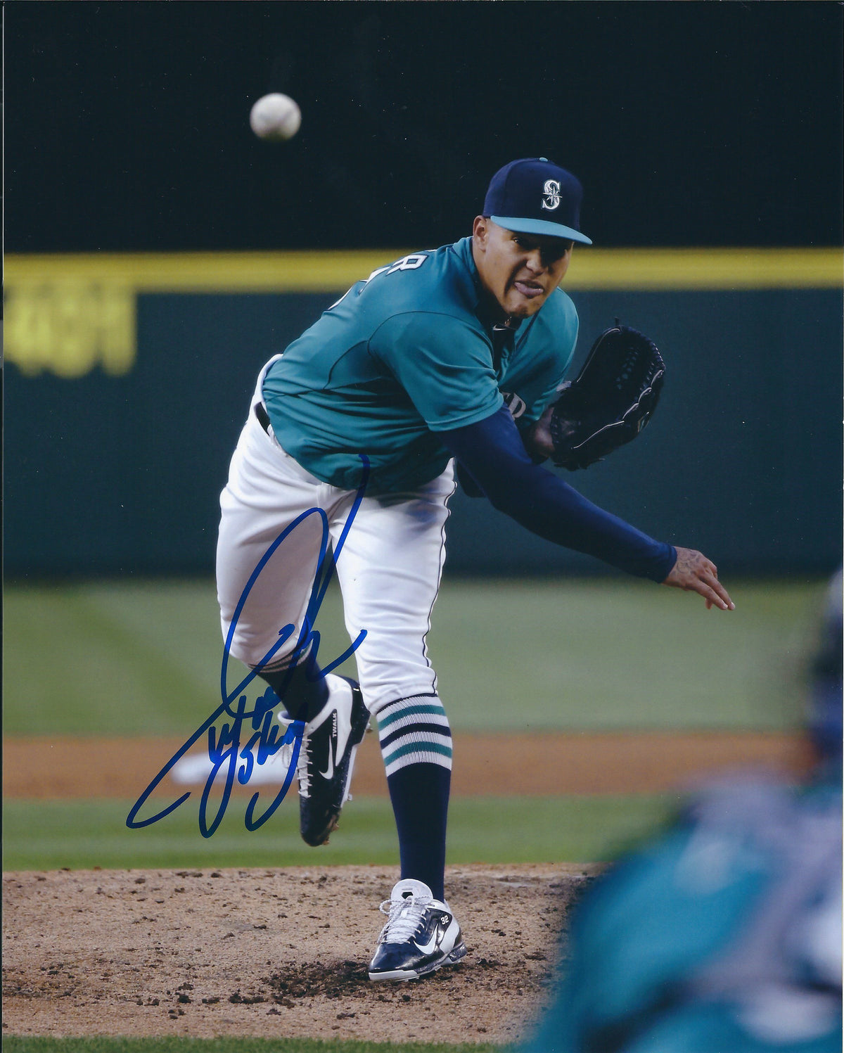 AUTOGRAPHED TAIJUAN WALKER 8X10 Seattle Mariners Photo