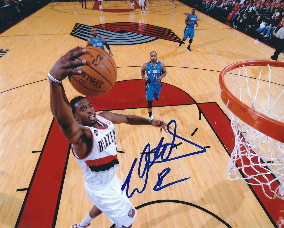 Autographed WESLEY MATTHEWS 8X10 Portland Trail Blazers Photo