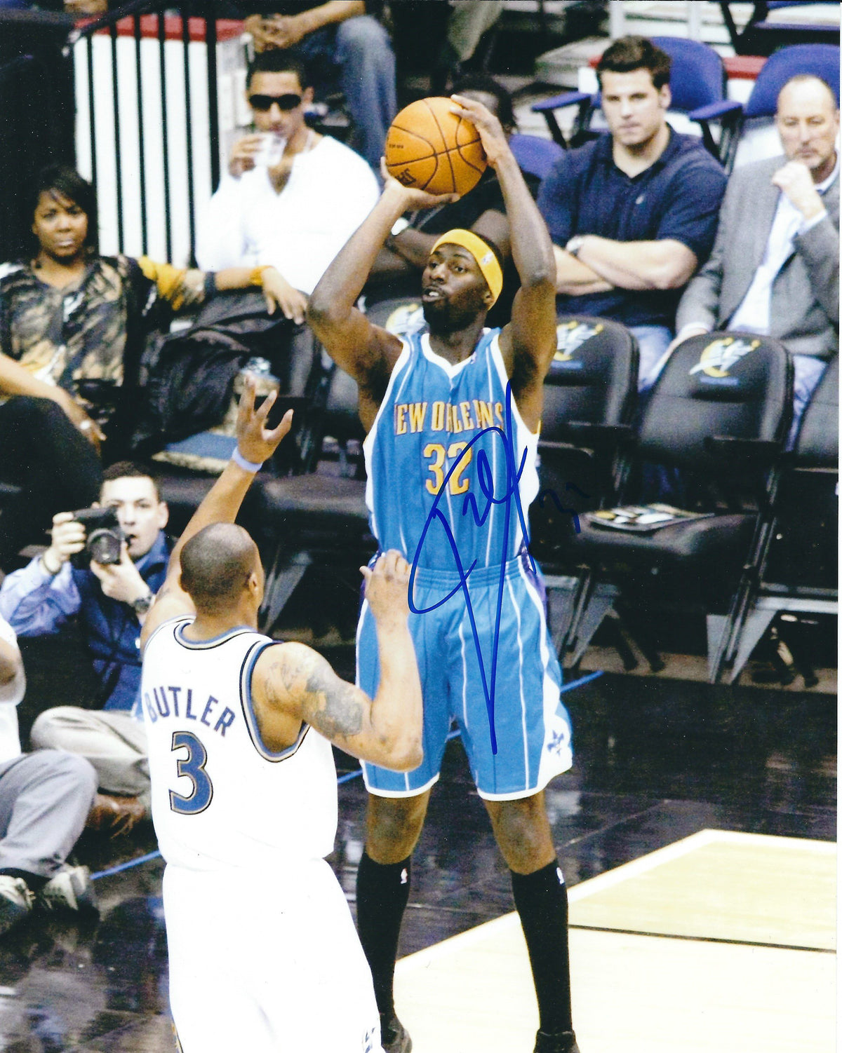 Autographed JULIAN WRIGHT 8X10 New Orleans Hornets Photos