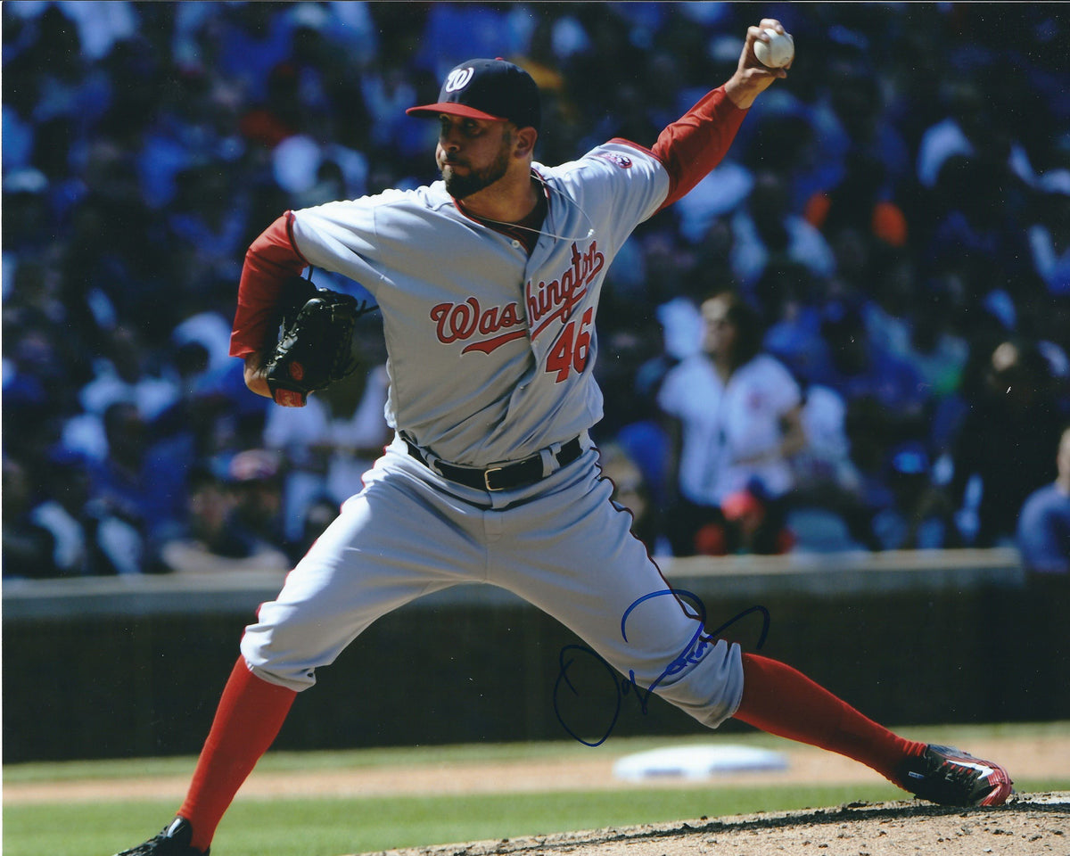 Autographed OLIVER PEREZ 8X10 Washington Nationals Photo