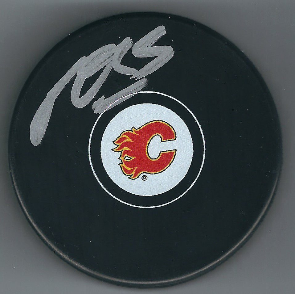 Autographed  MARK GIORDANO Calgary Flames Hockey Puck