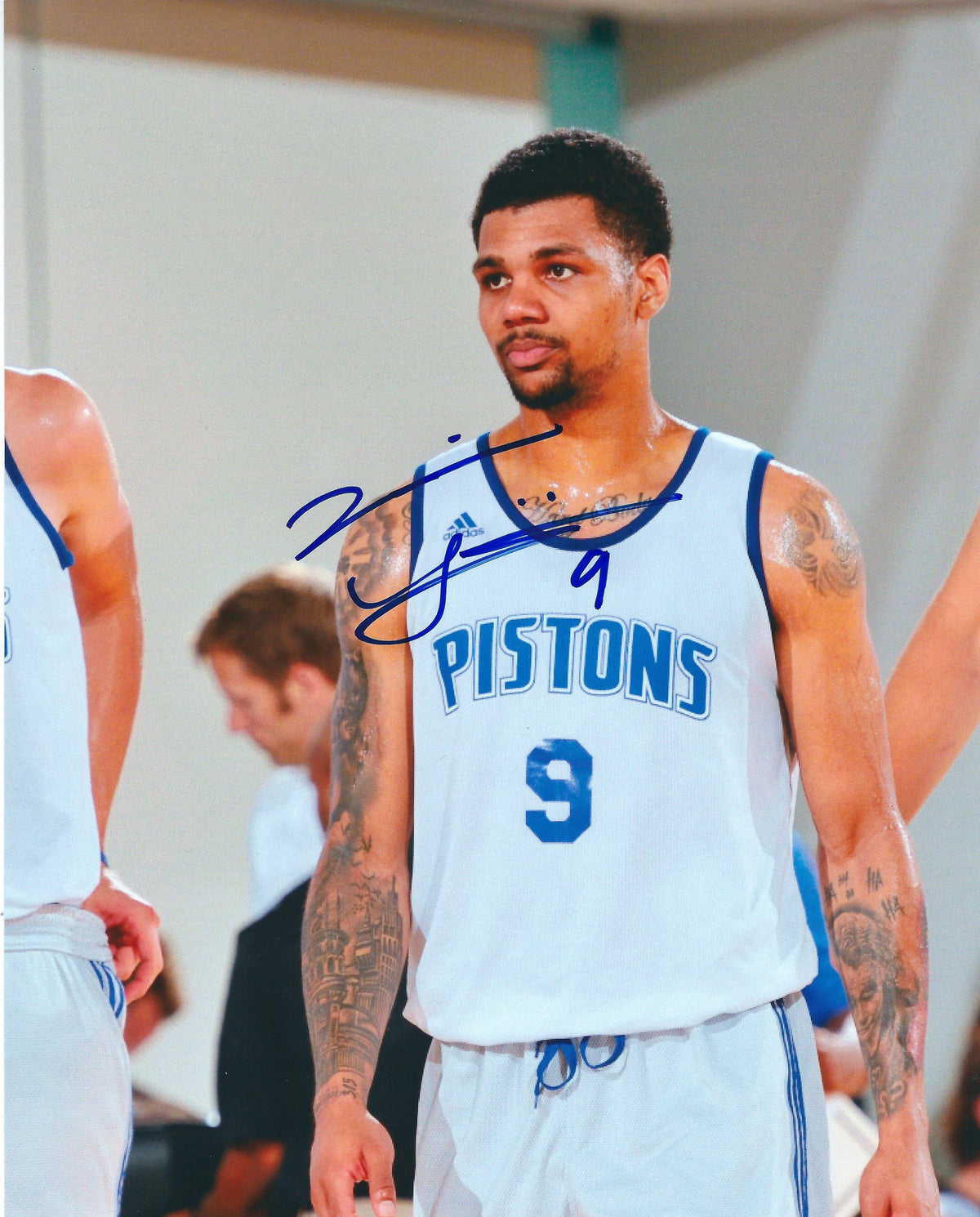 Autographed MICHAEL GBINIJE  8X10 Detroit Pistons Photo