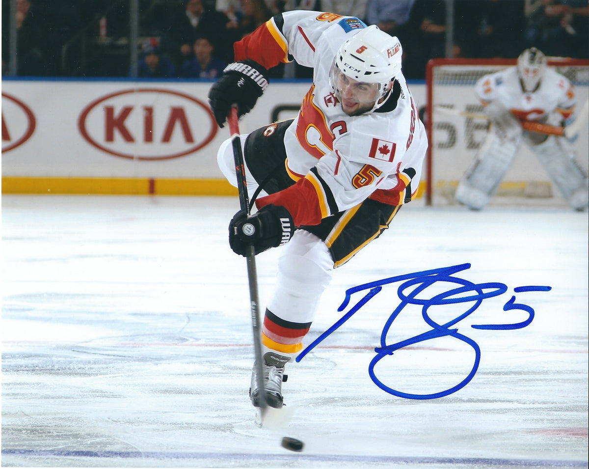 Autographed MARK GIORDANO 8X10 Calgary Flames Photo