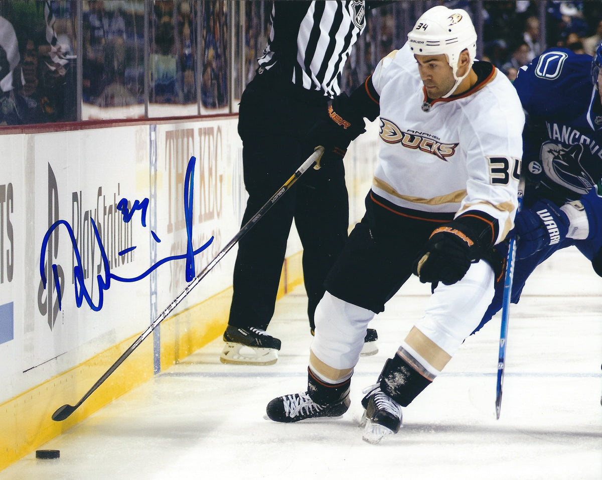 Autographed DANIEL WINNIK 8X10 Anaheim Ducks Photo