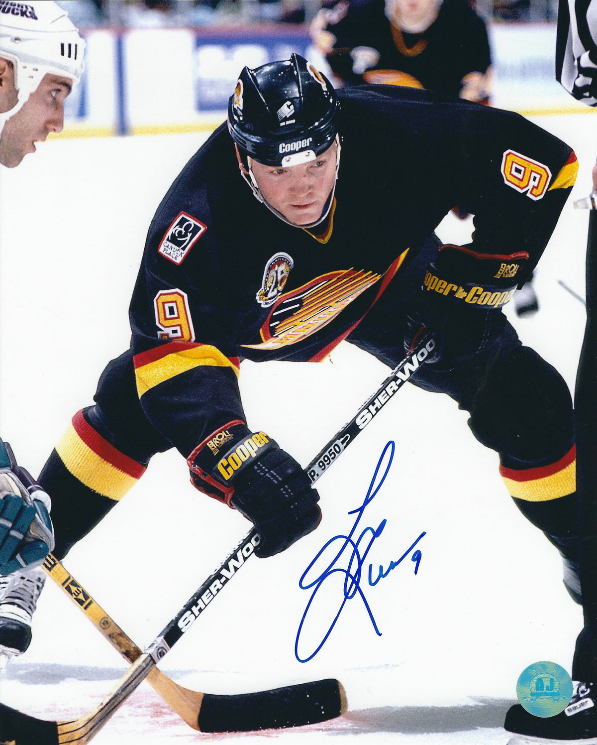 Autographed GARY LEEMAN 8X10 Vancouver Canucks Photos