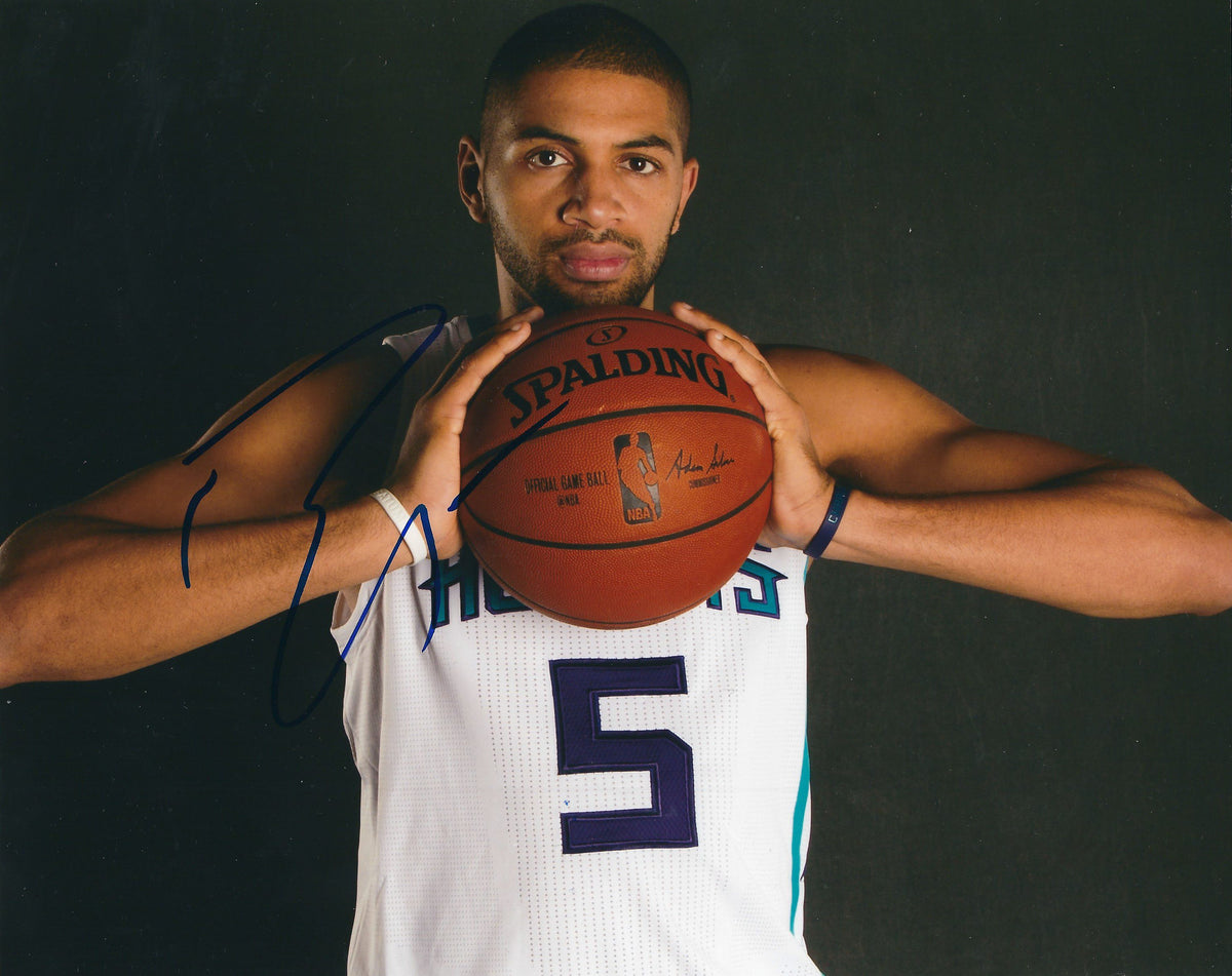 Autographed NICOLAS BATUM 8X10 Hornets Photos