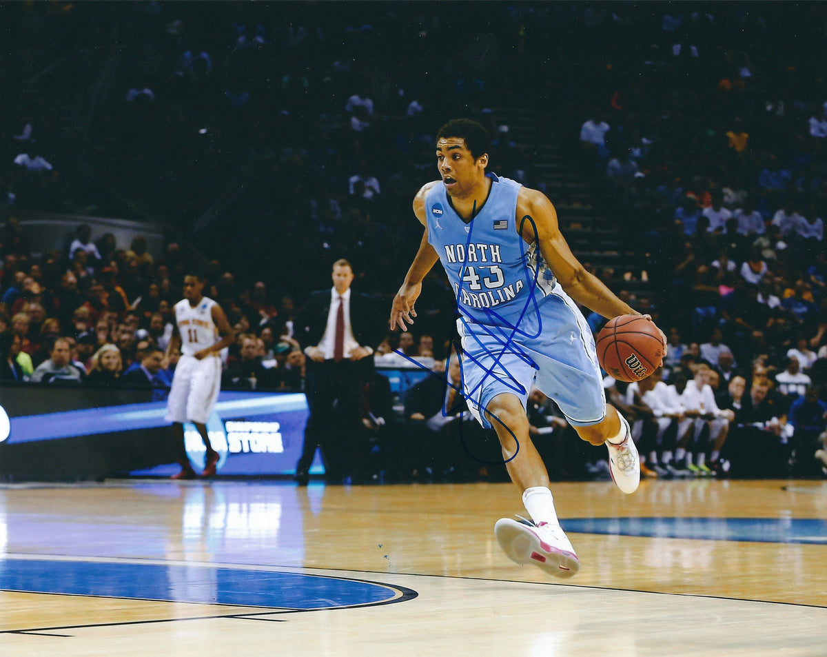 Autographed JAMES MCADOO 8X10 UNC Tar Heel Photo