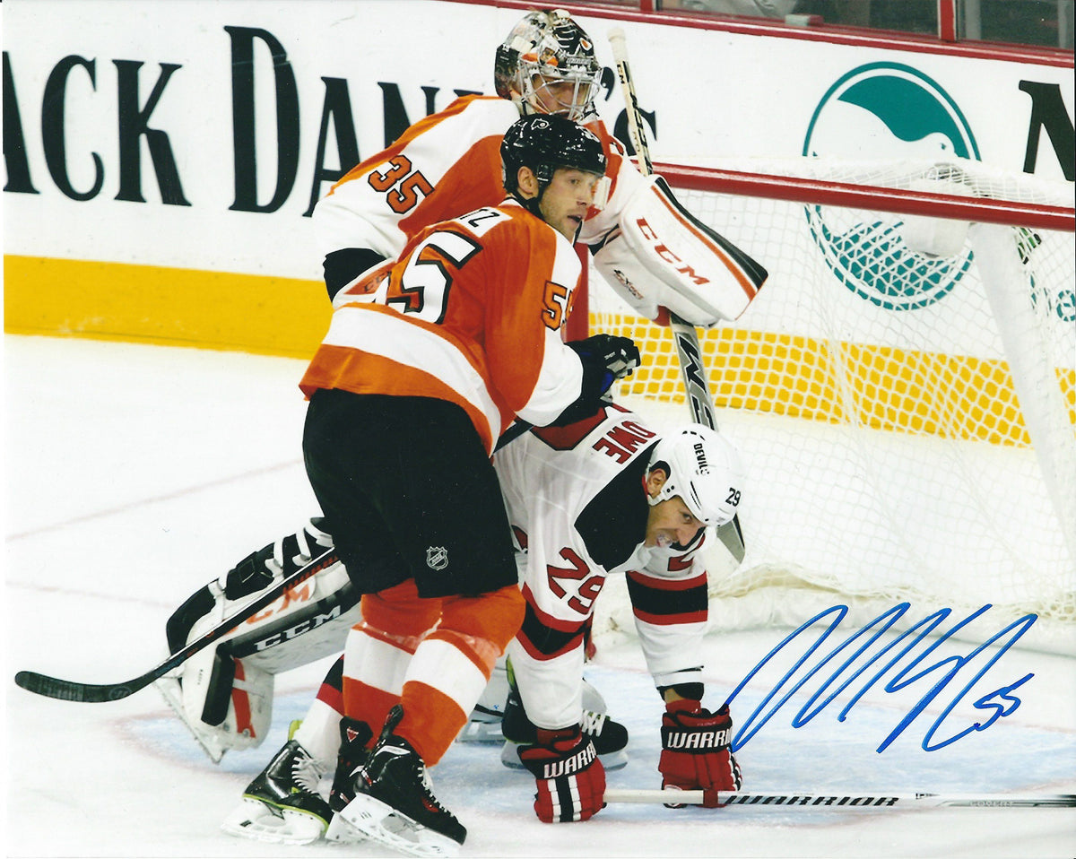 Autographed NICK SCHULTZ 8X10 Philadelphia Flyers Photo