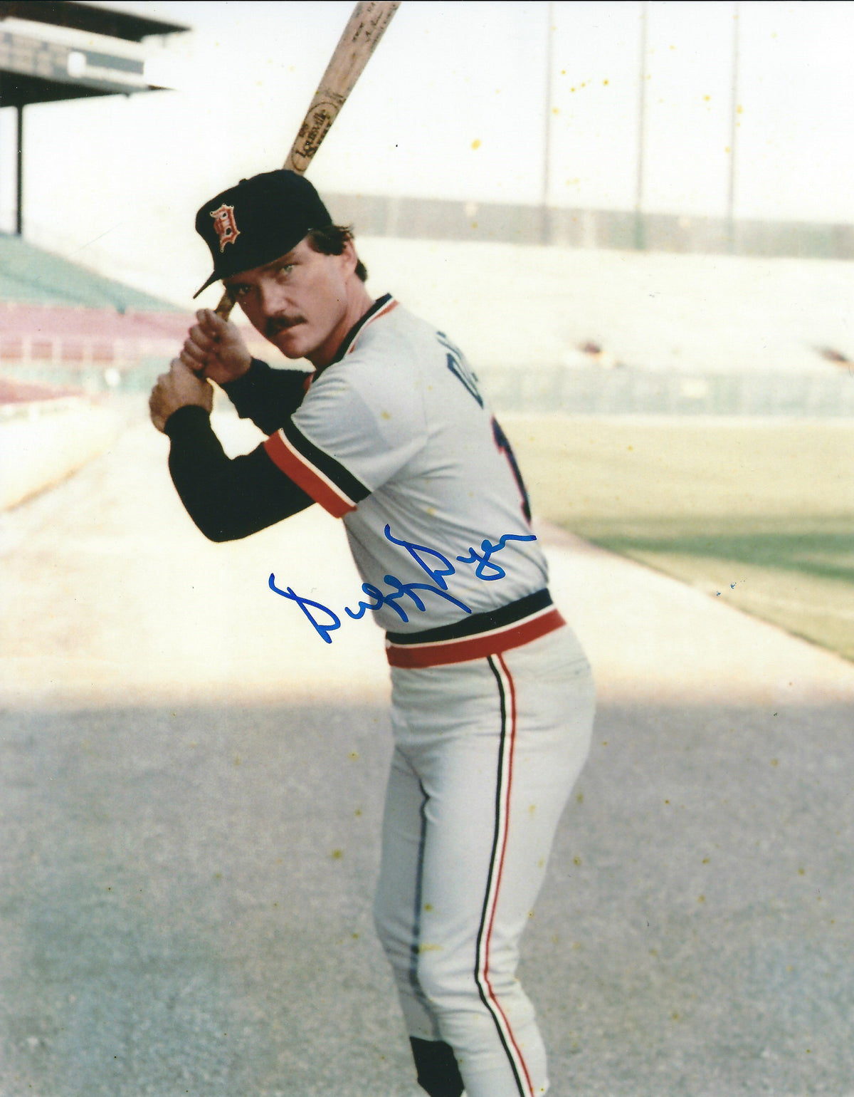 AUTOGRAPHED DUFFY DYER 8X10 Detroit Tigers Photo