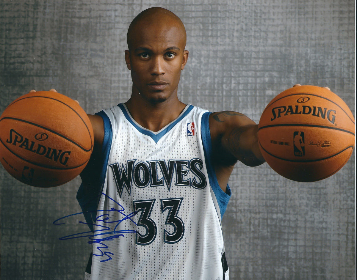 Autographed DANTE CUNNINGHAM 8x10 Minnesota Timberwolves Photo