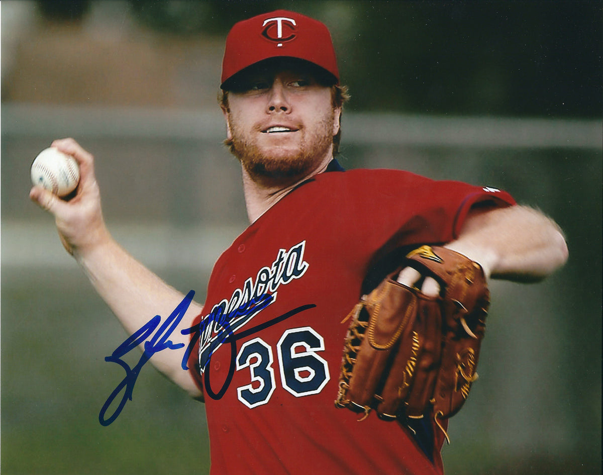 AUTOGRAPHED BLAINE BOYER 8X10 Minnesota Twins photo