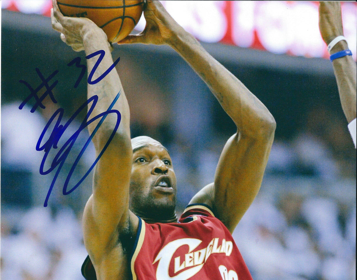 Autographed JOE SMITH 8x10 Cleveland Cavaliers photo