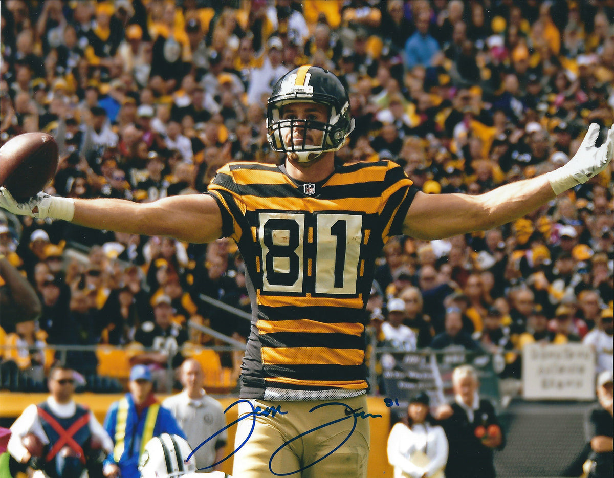 Autographed JESSE JAMES 8X10 Pittsburgh Steelers Photo