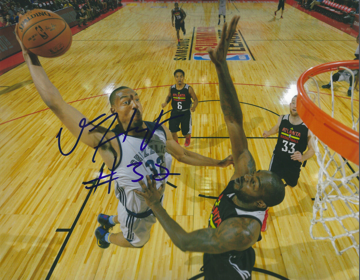 Autographed Vince Hunter 8X10 Grizzlies Photo with COA