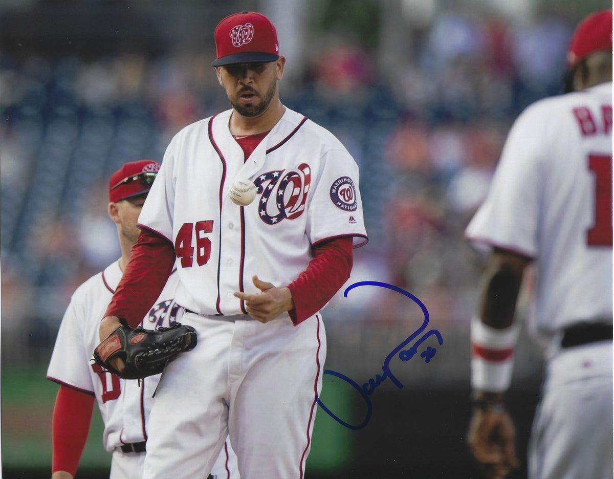 Autographed Oliver Perez 8X10 Washington Nationals Photo with COA