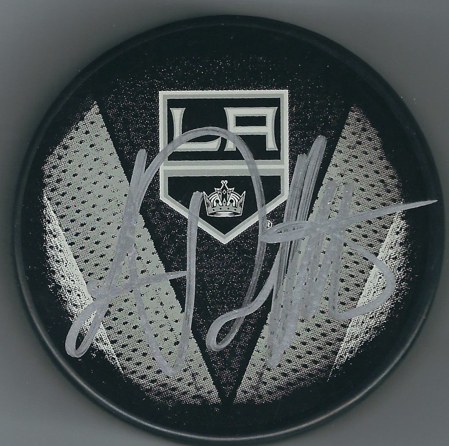 Autographed LUC ROBITAILLE Los Angeles Kings Hockey Puck