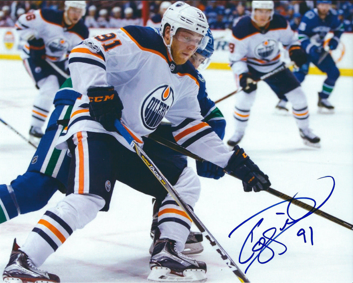 Autographed DRAKE CAGGIULA 8X10 Edmonton Oilers Photo