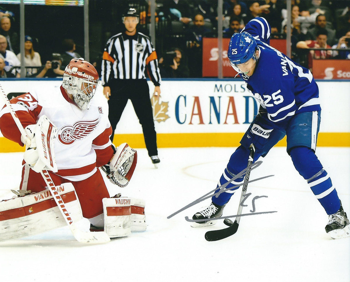 Autographed JAMES VAN RIEMSDYK 8x10 Toronto Maple Leafs  photo