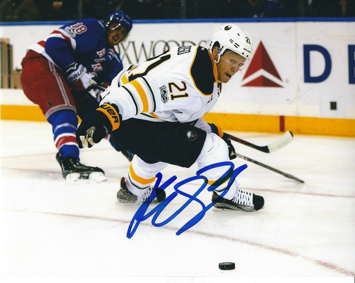 Autographed KYLE OKPOSO 8X10 Buffalo Sabres Photo