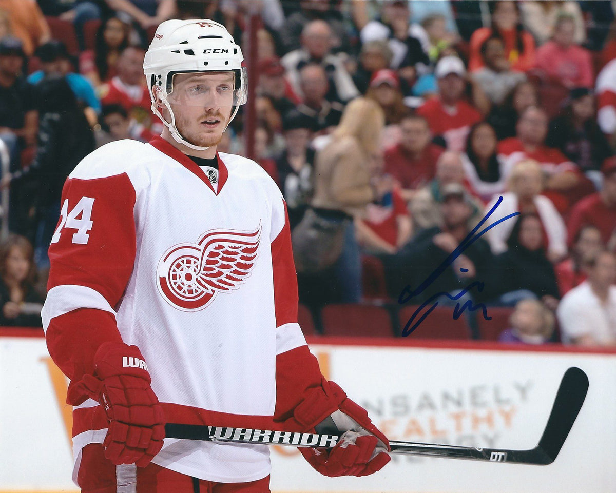 Autographed GUSTAV NYQUIST 8X10 Detroit Red Wings Photo