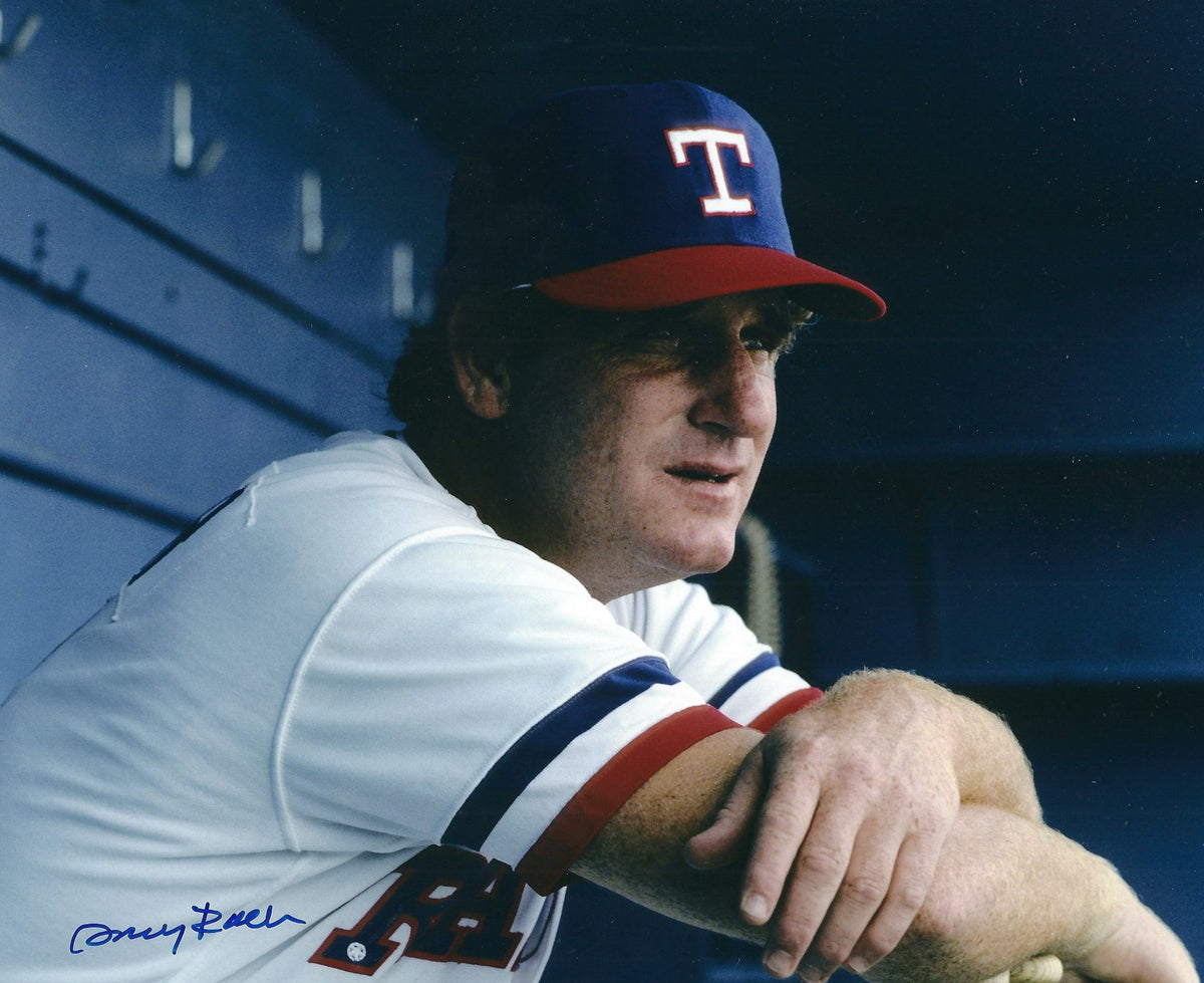 AUTOGRAPHED DOUG RADER 8x10 Texas Rangers Photo