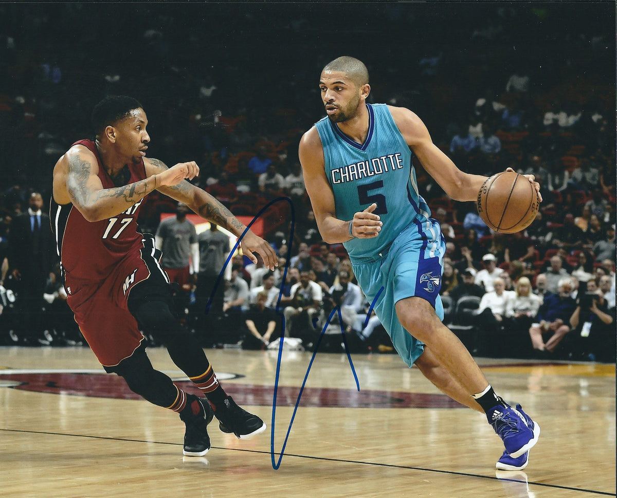 Autographed NICOLAS BATUM 8X10 Charlotte Hornets Photos