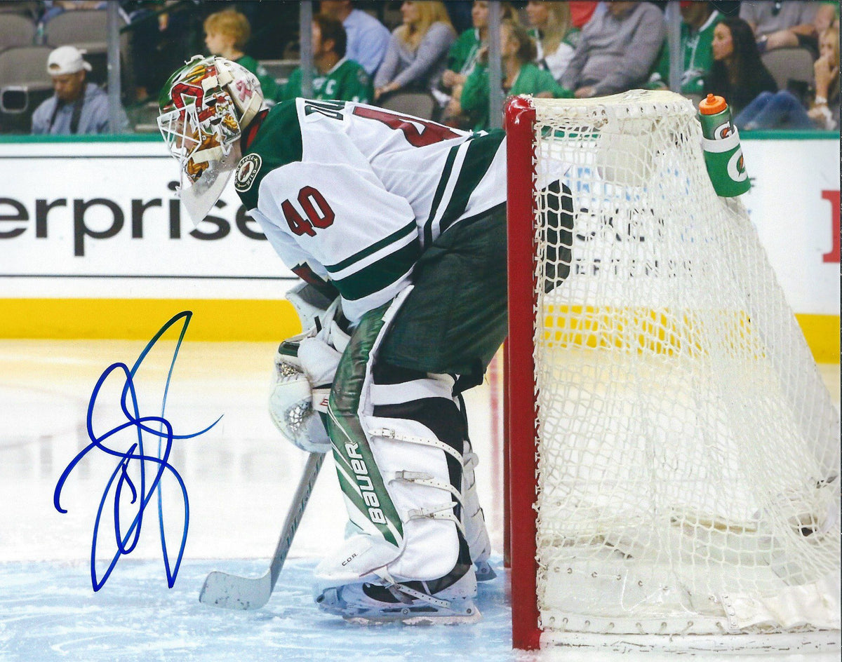 Autographed DEVAN DUBNYK 8X10 Minnesota Wild Photo