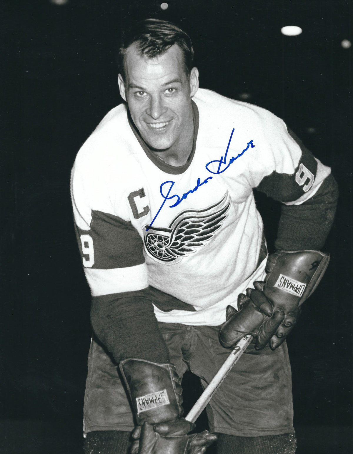 Autographed GORDIE HOWE 8X10 Detroit Red Wings Photo