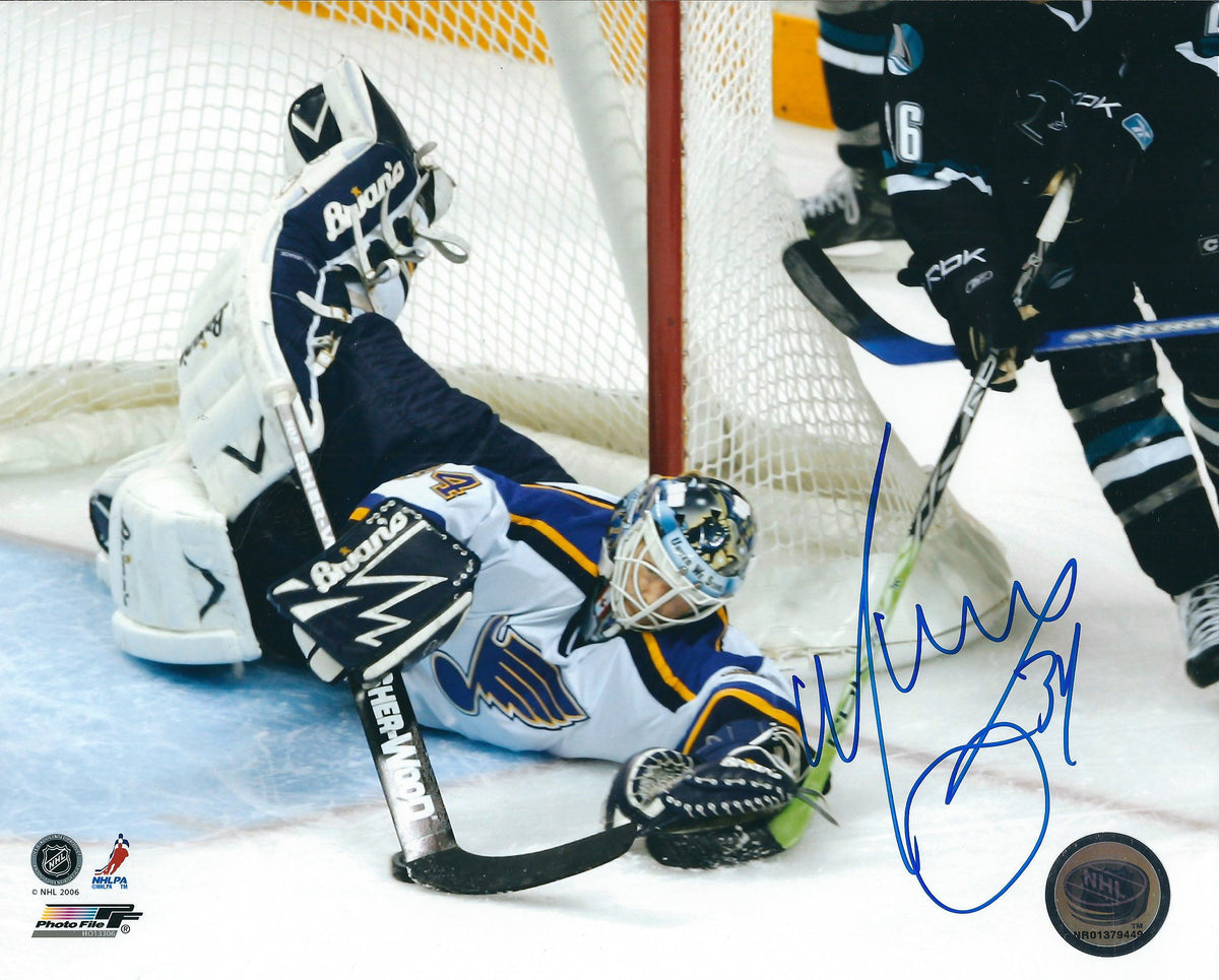 Autographed MANNY LEGACE 8X10 St. Louis Blues Photo