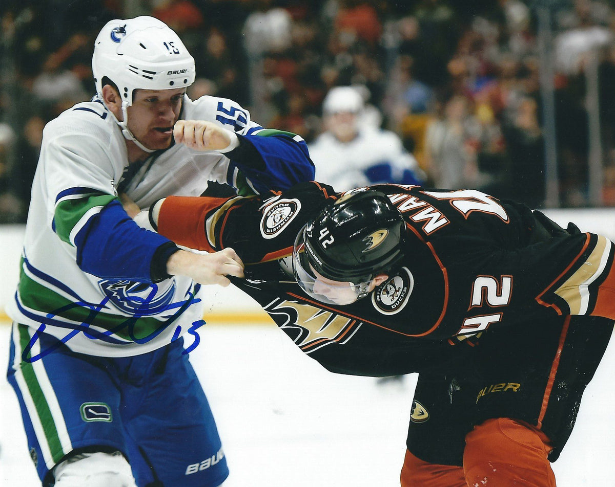 Autographed DEREK DORSETT 8X10 Vancouver Canucks Photos