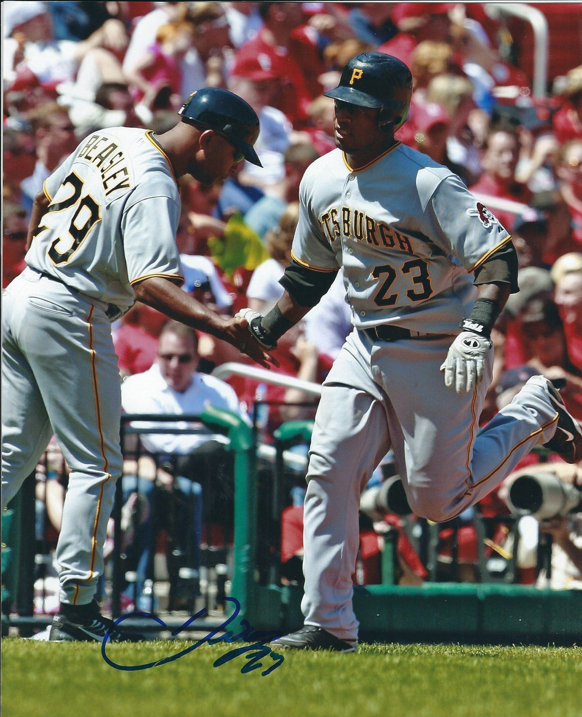 Autographed ROBINSON DIAZ 8X10 Pittsburgh Pirates Photo