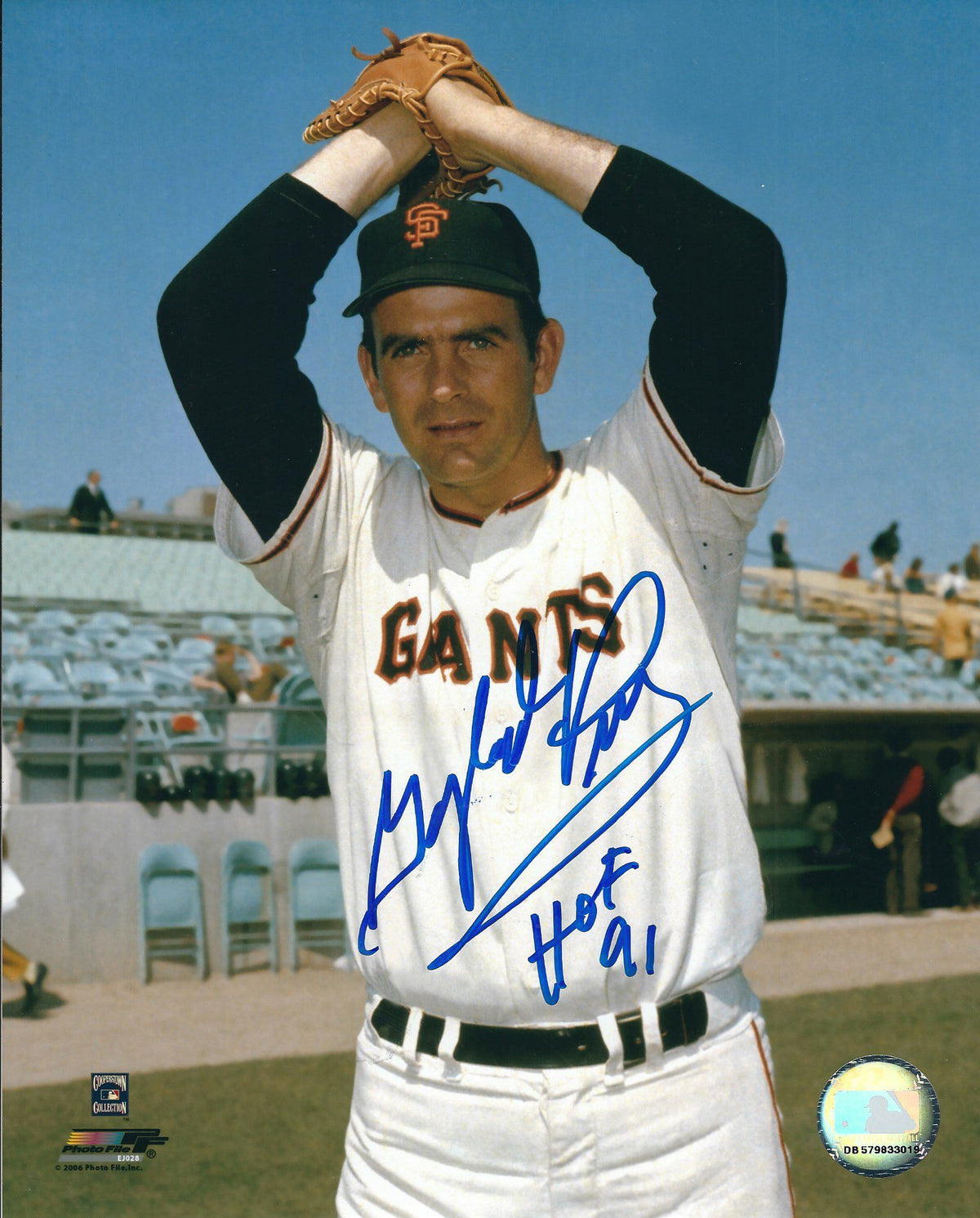 Autographed GAYLORD PERRY San Franciso Giants 8X10 photo