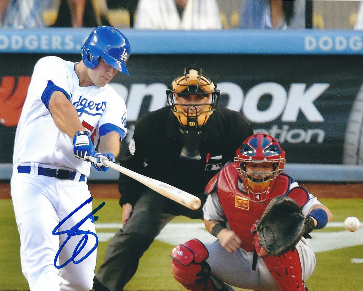 AUTOGRAPHED SCOTT SCHEBLER 8X10 Los Angeles Dodgers Photo