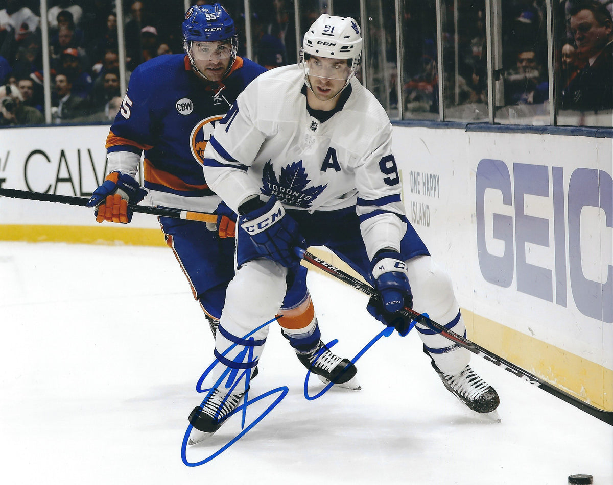 Autographed JOHN TAVARES 8X10 Toronto Maple Leafs Photo