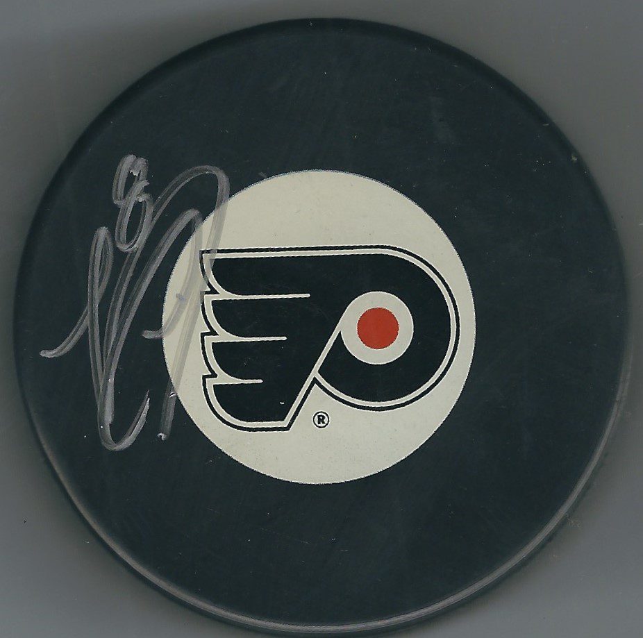 Autographed NICKLAS GROSSMAN Philadelphia Flyers Hockey Puck