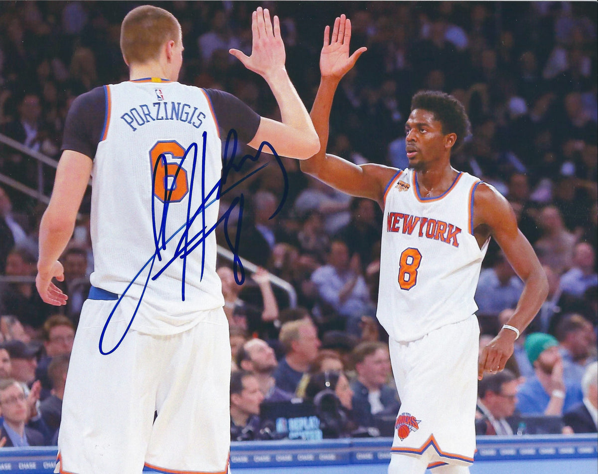 Autographed JUSTIN HOLIDAY 8X10  New York Knicks Photo