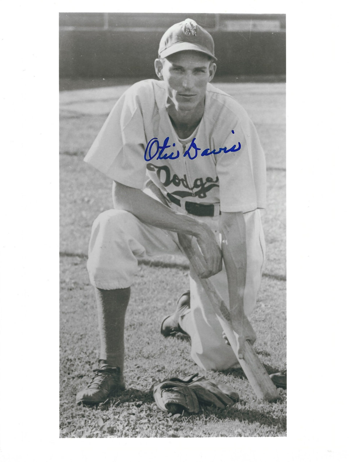 AUTOGRAPHED OTIS DAVIS 8X10 Brooklyn Dodgers photo