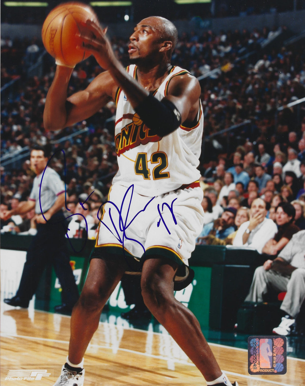 Autographed VIN BAKER 8X10 Seattle SuperSonics photo