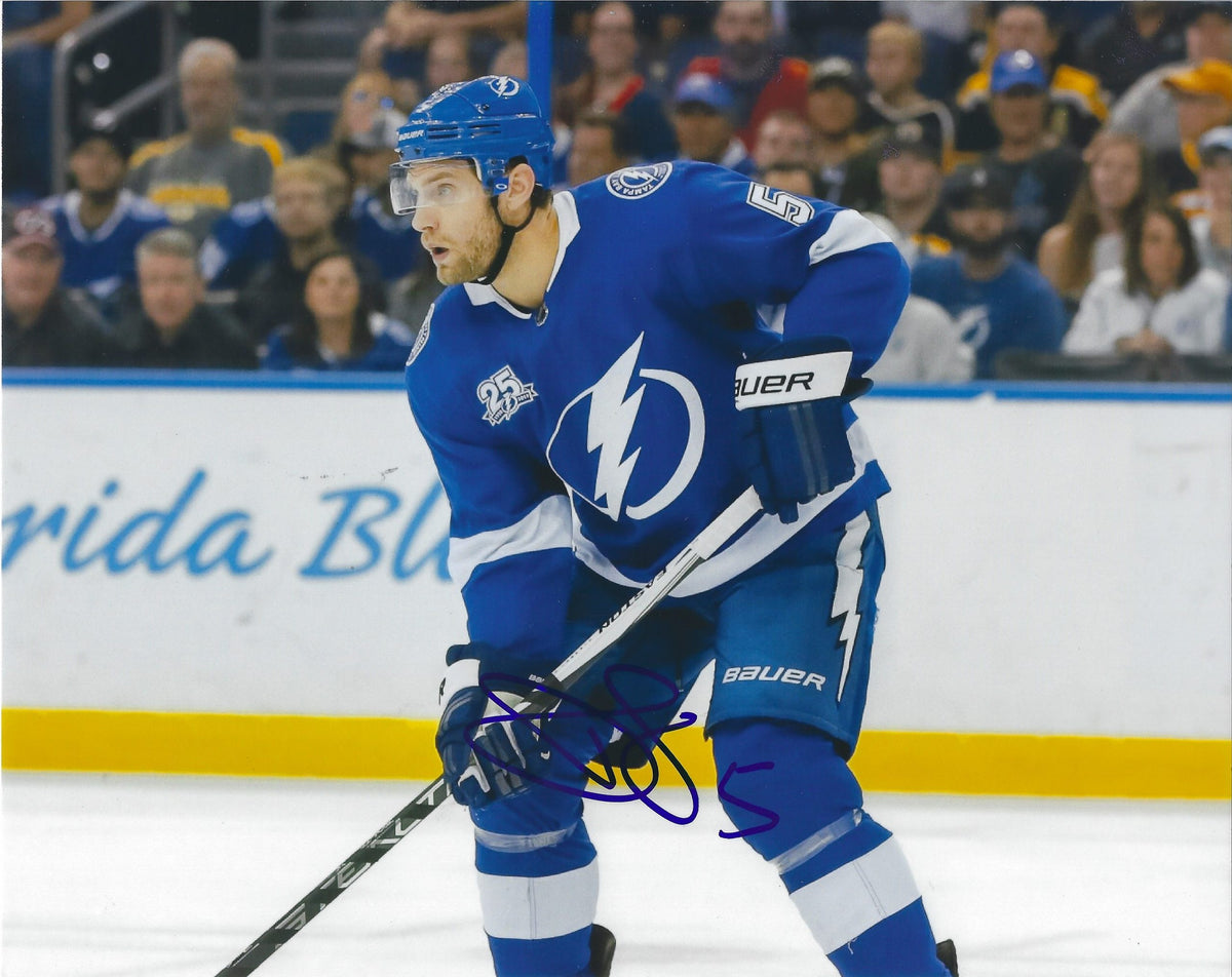 Autographed DAN GIRARDI 8x10 Tampa Bay Lightning photo
